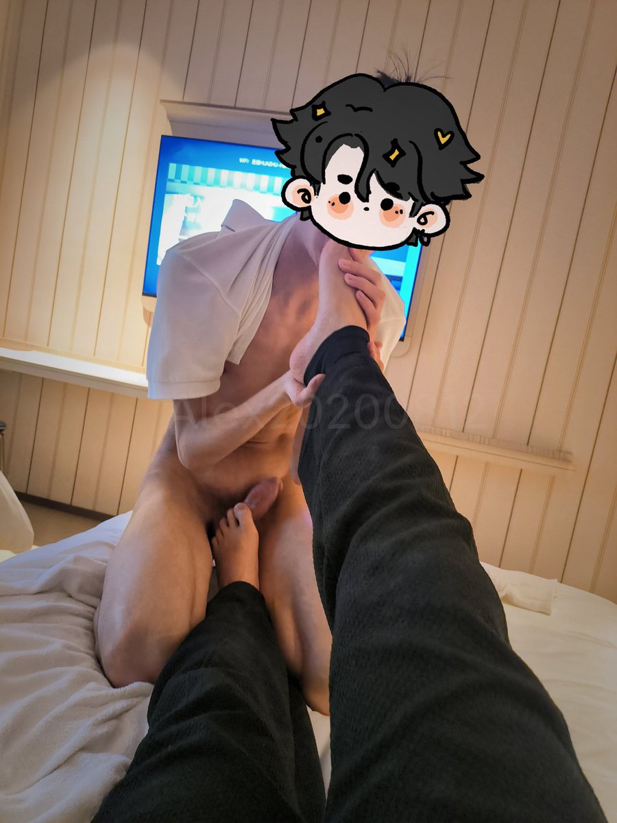Alex20200812's tweet photo. 乖乖的，摸摸头。耐心的教小狗。 https://t.co/Q12gPNUdN2