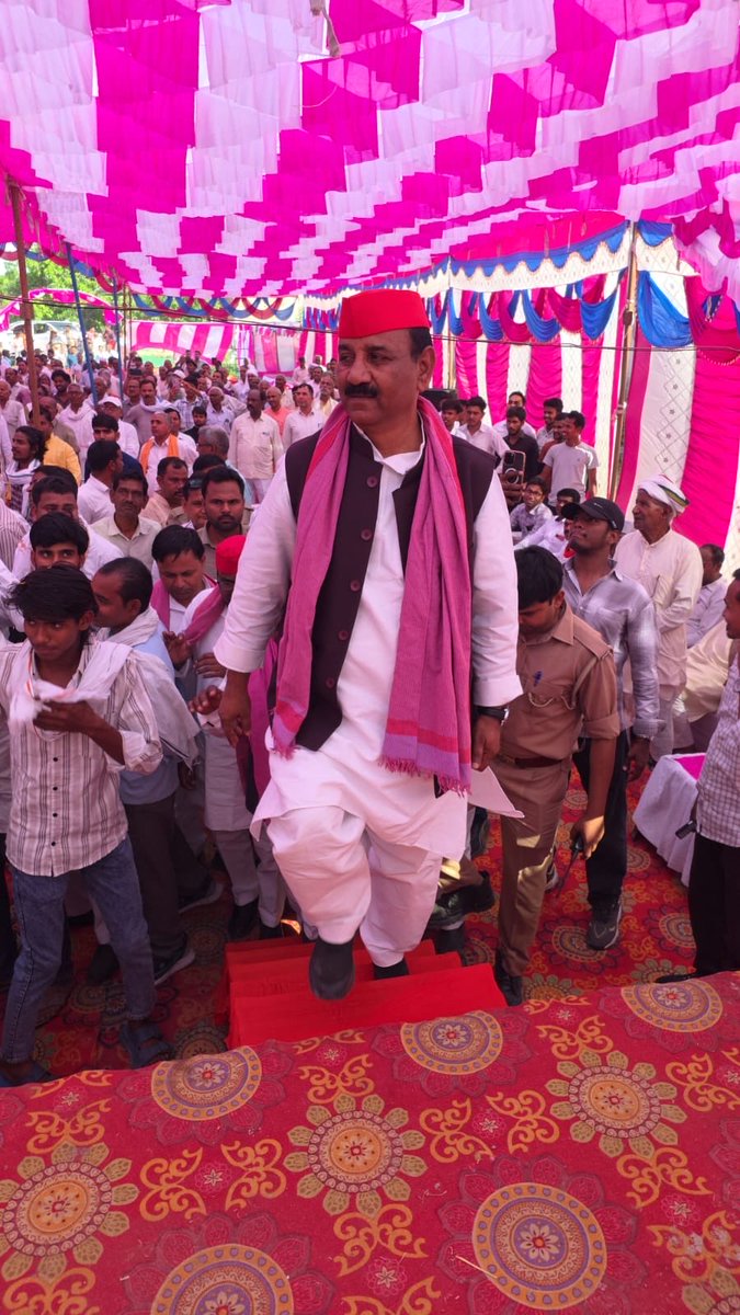 जनपद प्रयागराज, विधानसभा प्रतापपुर में रामाश्रय पाल जी के पुत्र अरविंद पाल जी के यूपी पीसीएस में चयन होने पर उनके आवास पहुंचकर हार्दिक बधाई एवं शुभकामनाएं दीं। उनके उज्ज्वल भविष्य की कामना करता हूँ।