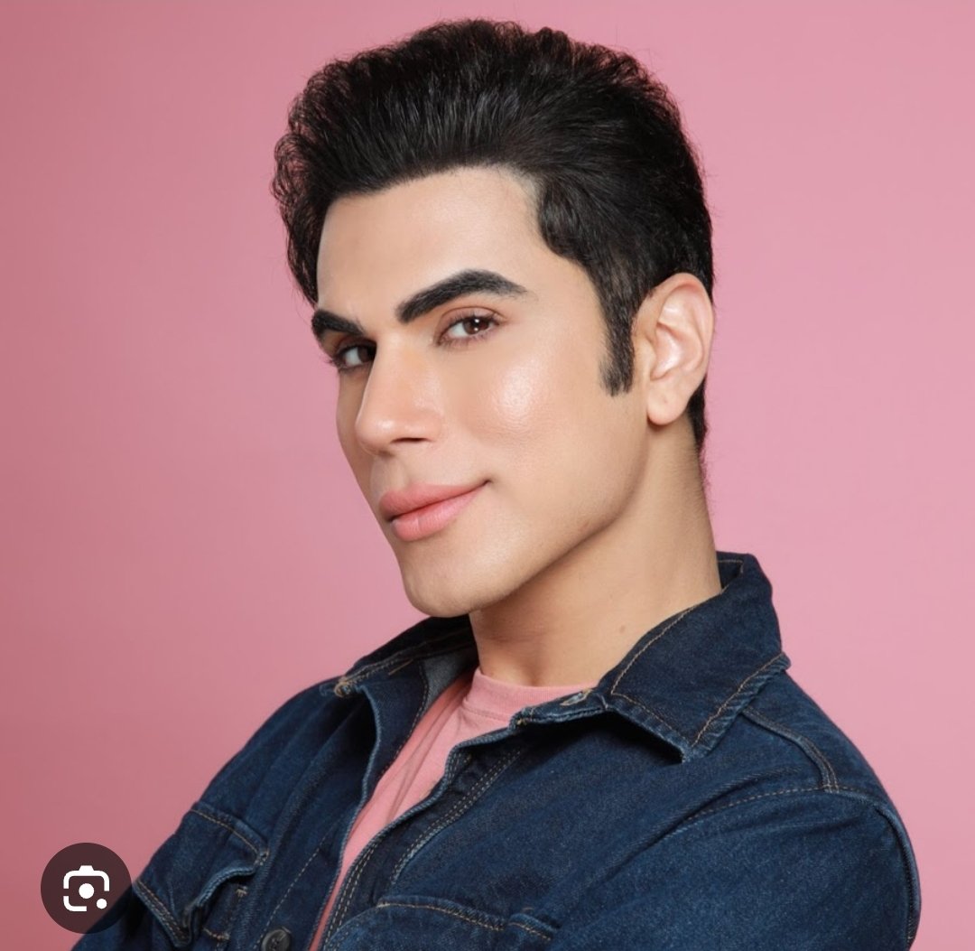 انعم tweet media