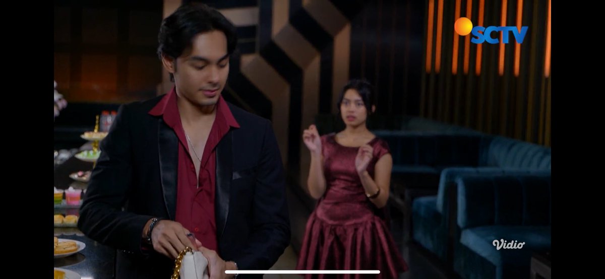 17Syaki's tweet photo. 5. aqeela bantu rapihin jas fattah
6. fattah merhatiin apa yg kurang dr aqeela dan ternyata itu lipstik
7. fatah megangin hp agar aqeela bisa ngaca (lucu bgt jir mulutnya fattah;)
8. fatah kebablasan bawain aqeela tas
9.fatah keinget ultah k-16 aqeela
ada yg mau nmbhin? #FATQEEL https://t.co/qdNki6j312