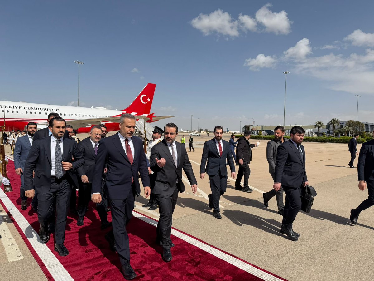 restitutorII's tweet image. 🇸🇾🇹🇷
Syrie: Visite surprise du MAE turc Fidan à Damas en Syrie, c'était une visite non programmée.
x.com/restitutorII/s…