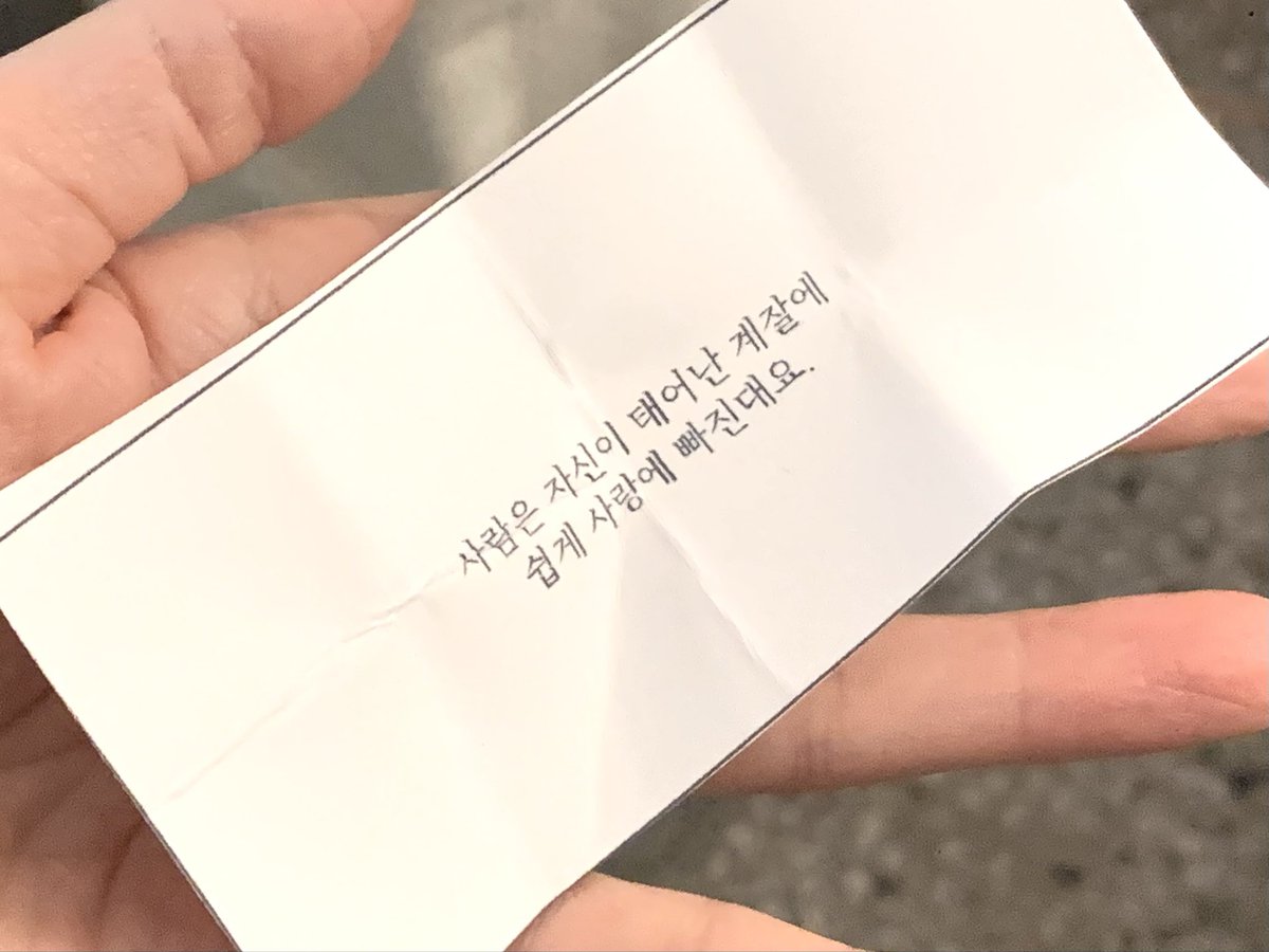 글리띠 tweet media