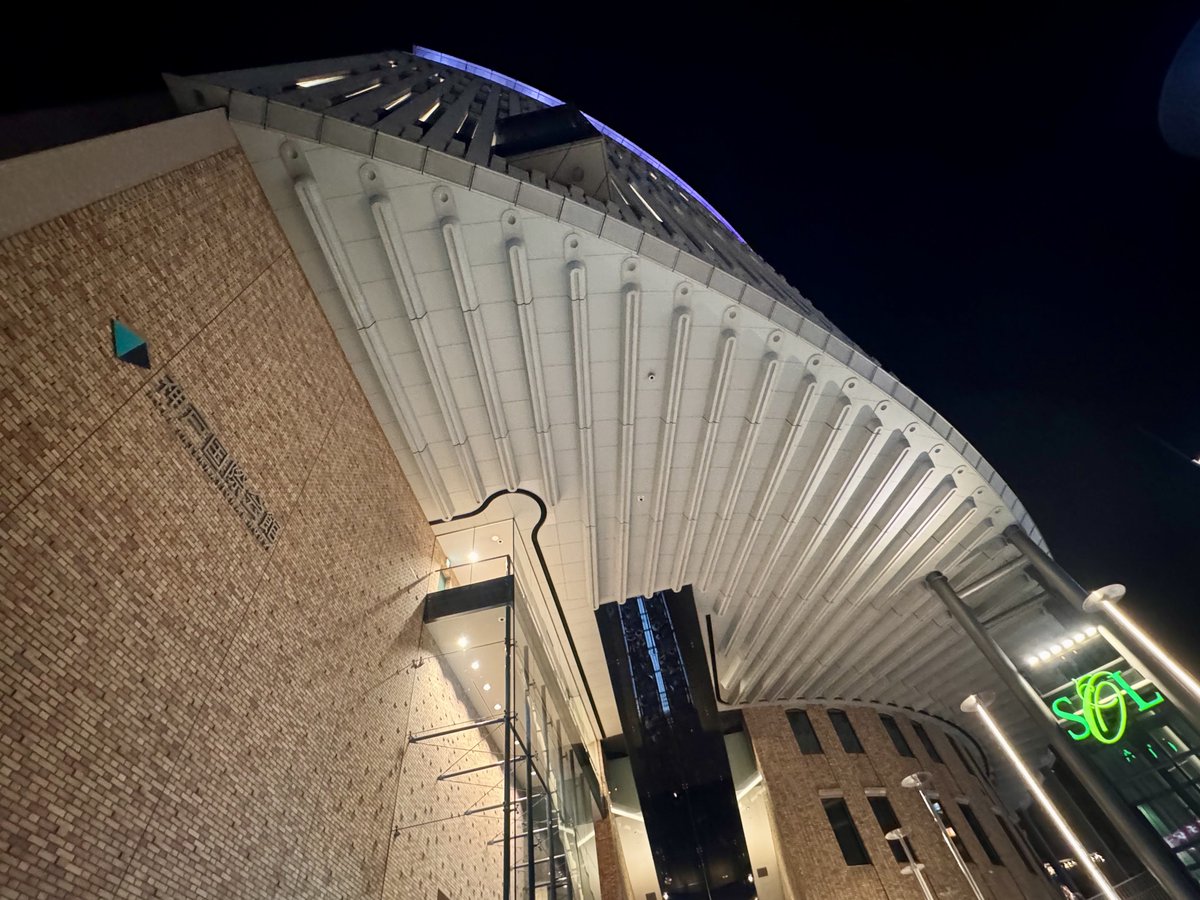 maaaaay0226's tweet image. 神戸〜⚓️
めちゃくちゃ楽しかった🙌
🌸も見られた❣️

前田さんお話も絶好調🤣👏面白かったー！

春さんが「前ちゃんが…」と話し、前田さんが「春畑…」と名前呼ぶの聞くたびにキューンとします😍

あの曲を聴いてた頃…40周年のツアーで涙する未来なんて想像もしてなかったです🥹
#TUBE 大好き🤟感謝