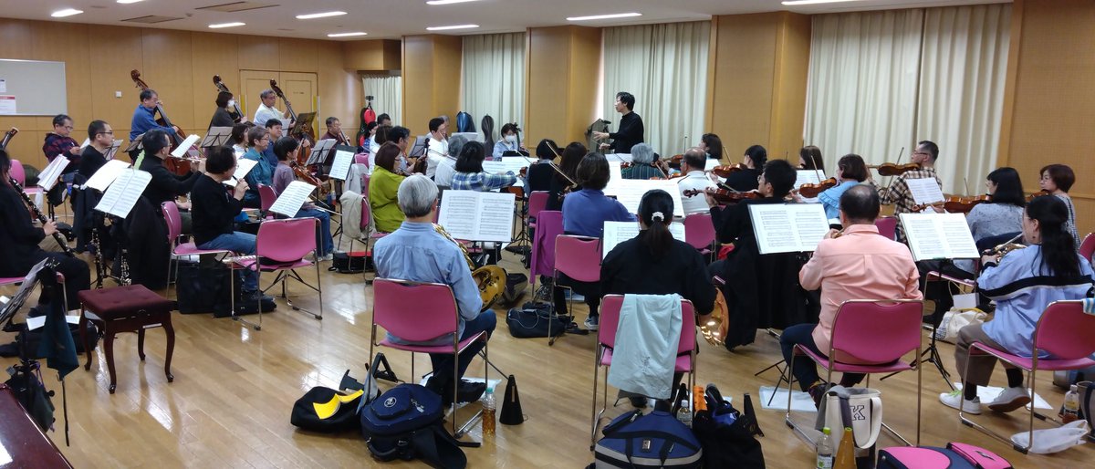 ensemble_corma's tweet photo. 本日4月5日(日)、アンサンブル・コルマは坂入健司郎さんのご指導で、早朝〜夕方まで本番1週間前の強化練習を行いました。

午前中はドビュッシーとビゼーをいつもの倍の時間をかけて取り組みました。2曲とも細かいところまでケアしていただき、かなり見通しの良い演奏に変わってきたように思います。 https://t.co/lyoCcynhZi