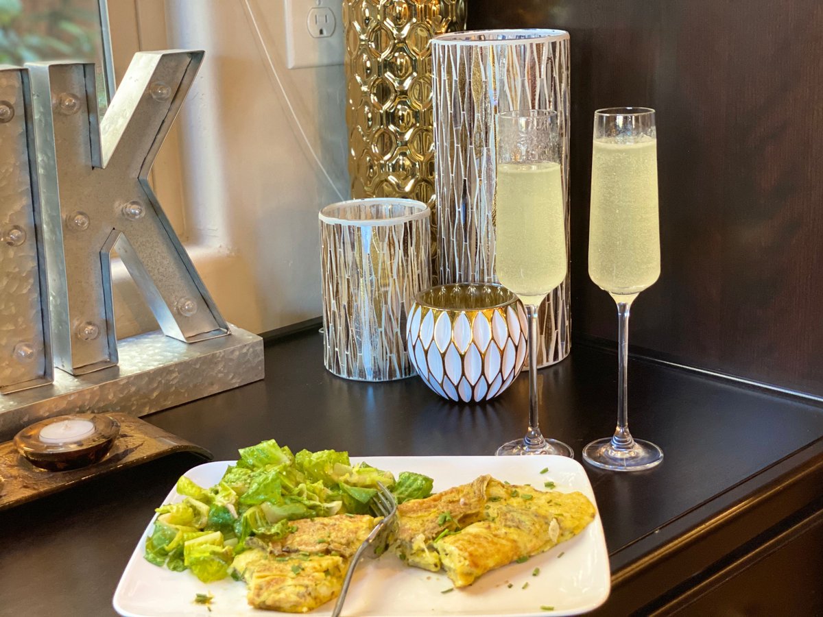 ucfoodietv's tweet image. The French 75 is Rocking!

We show you how to make it.

Practice now for Bastille Day next month.

buff.ly/QiTu7Da 

#French75 #cocktails #BastilleDay #UndercoverJetsetter