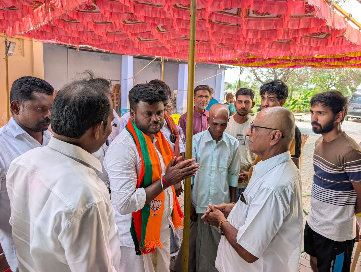 BJP4_tenkasi's tweet photo. நமது மாவட்ட தலைவரும்,
வாசுதேவநல்லூர் வெற்றி வேட்பாளருமான
திரு. @AnanthAyyasamy அவர்கள்,
சென்னிகுளம் பொருளாதார பிரிவு மாவட்ட துணைத் தலைவரான
திரு. இராமசுப்பிரமணியன் அவர்களின் தாயார் மறைவுச் செய்தி அறிந்து,
அவரது குடும்பத்தினருக்கு தமது ஆழ்ந்த இரங்கலும் அனுதாபங்களும் தெரிவித்தார் https://t.co/xBJqERnwRB
