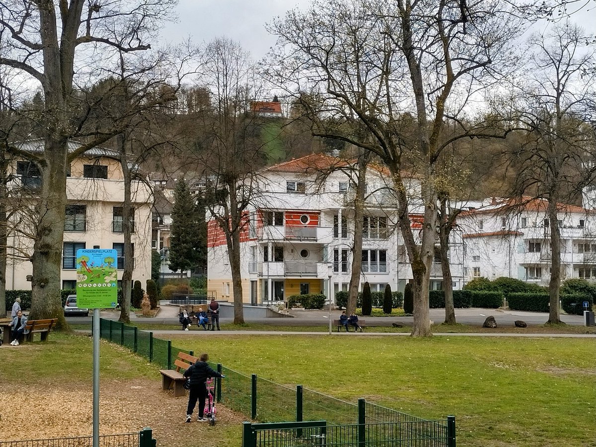 Baron_Snoopy's tweet photo. Nach einem schönen gemütlichen Vormittagsspaziergang durch #BadOrb,  lecker essen im Gasthaus Brauerei Kärners(👌) und danach eine (erfolglose🥹🤷) Ostereiersuche durch den Kurpark, zurück in's hauseigene Café☕🍰🥤.
Um 16 Uhr geht's zum Schwimmen und in die Sauna🥵😃 https://t.co/EUGlTagJfz