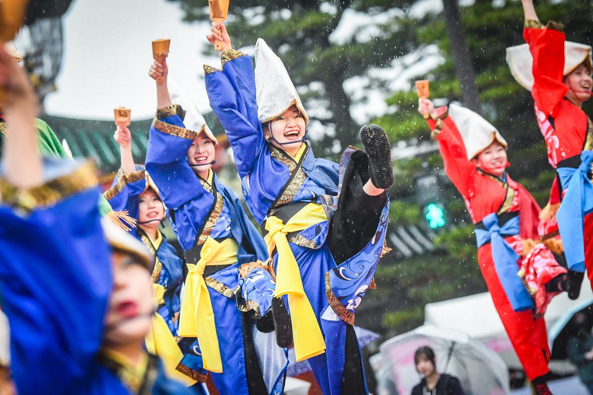haruyosa23's tweet photo. 第22回 京都さくらよさこい
なるたか
04.04 神宮道スペシャルステージ (1/3)

大雨過ぎて心折れかけたけど、
最後にもう一度「RGB」見れてよかった！

#さくよさ #なるたか https://t.co/wjDitSL1t8