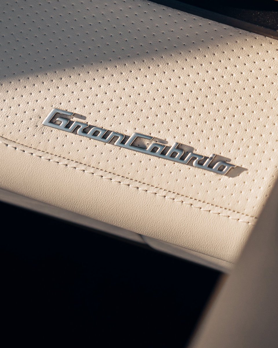 Maserati_HQ's tweet image. A Maserati first, unveiled at the @ROLEXMCMASTERS in Monaco.
Zoom all the way in on our first-ever fully customized soft top.

#Maserati
#MaseratiGranCabrio