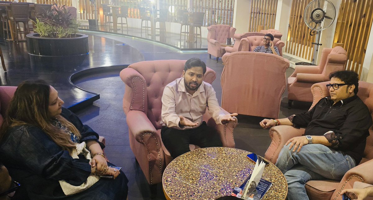 prash2011's tweet image. Official, Unofficial and Uncensored… Talks with "The Khan Sir"!

Had a 2-hour long, late-night insightful discussion with Khan Sir. 

#citizenofbharat #KhanSir #prashantkarulkar