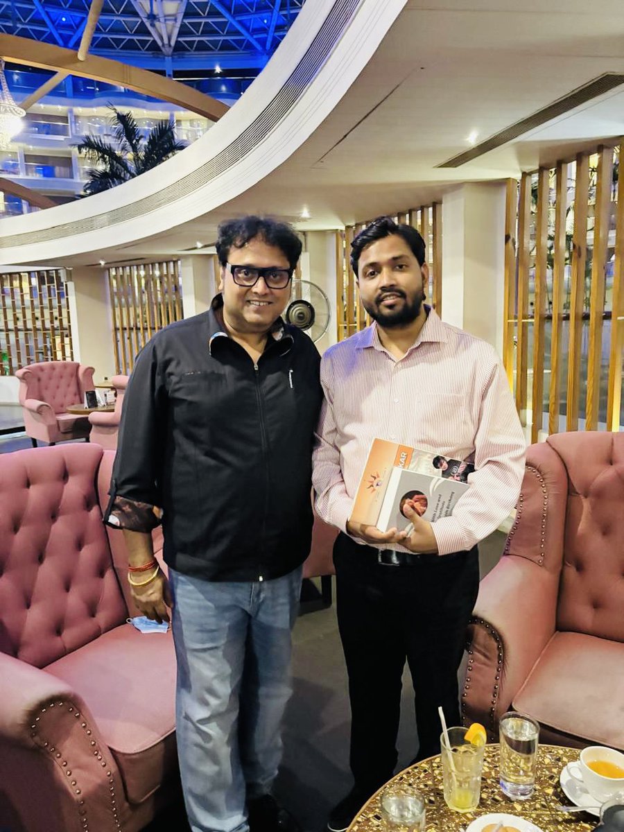 prash2011's tweet image. Official, Unofficial and Uncensored… Talks with "The Khan Sir"!

Had a 2-hour long, late-night insightful discussion with Khan Sir. 

#citizenofbharat #KhanSir #prashantkarulkar