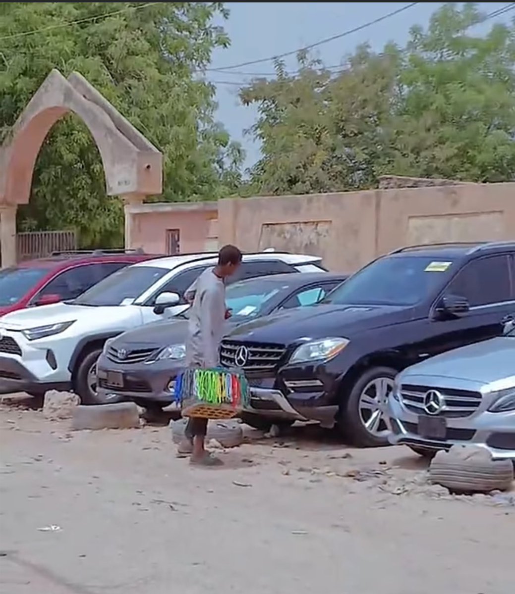 ᗩbuᗩyaan tweet media