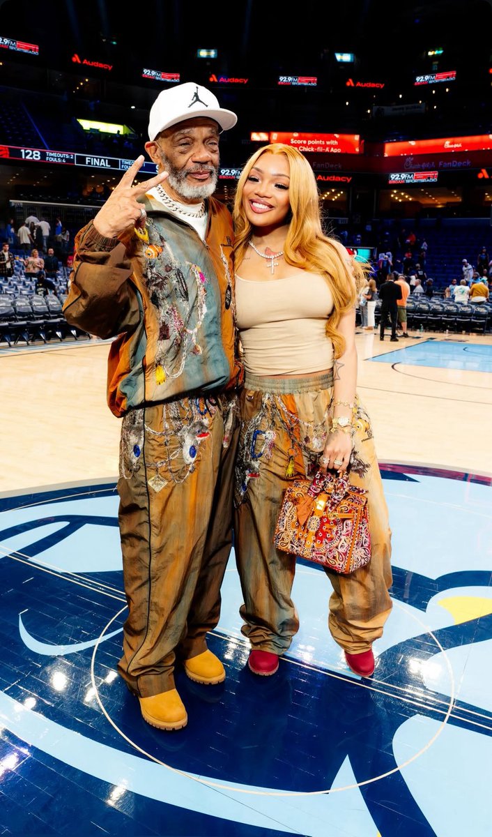 ًWave Checkers tweet media