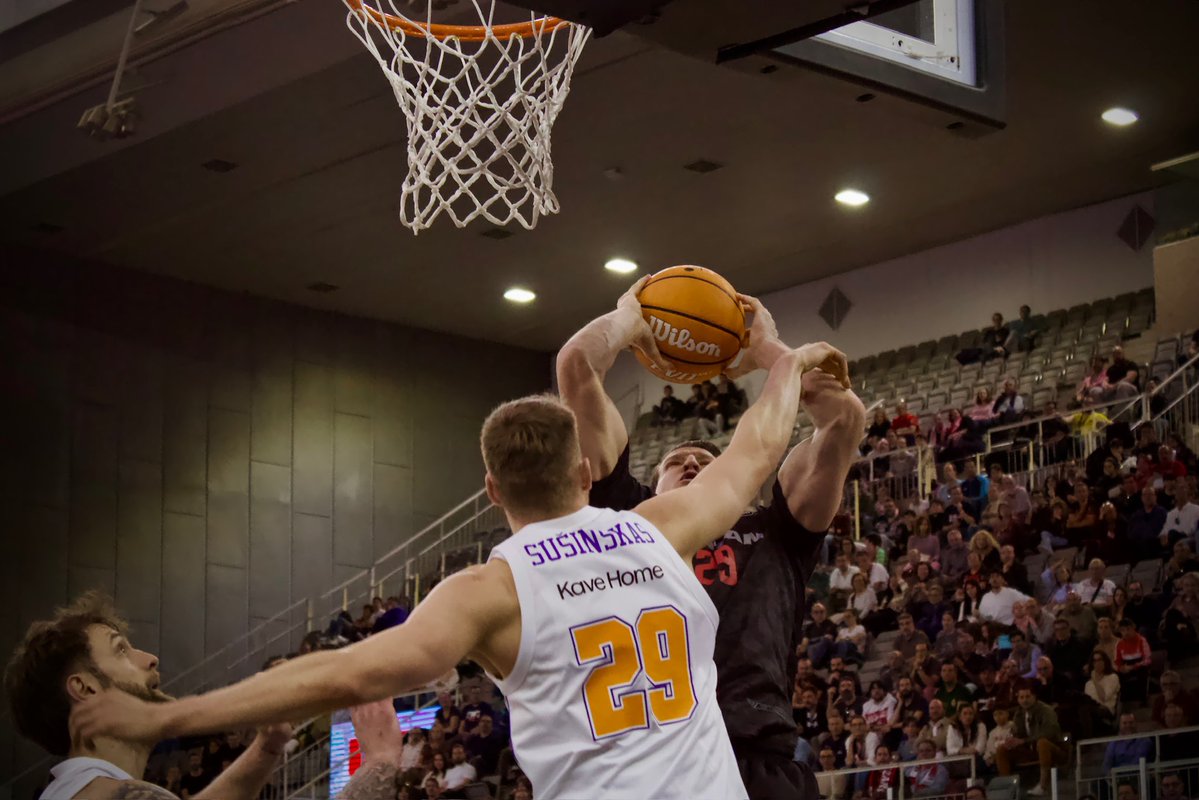 🤯 Luka Bozic, con sus 33 créditos de valoración en el partido contra el Bàsquet Girona, lleva cuatro partidos seguidos superando los 30 de valoración.

En los últimos 20 años, sólo lo habían logrado Shermadini, Shannon Evans y Rudy Fernández.

ℹ️ <a href="/GIGANTESbasket/">Gigantes del Basket</a>