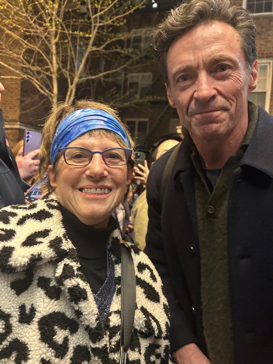 Gal22Sunshine's tweet image. #TheHow (Final message)
Early this morning I finally heard from The @RealHughJackman and he commented on how he “loves the headband!”
Thanks for reading my #TinyBook version on “How I Met Hugh Jackman” / Wishing all who celebrate a Happy Easter 🐣