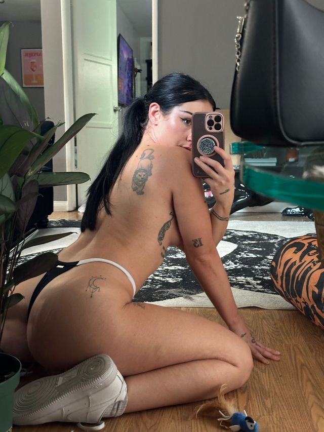 I bet I made you stop scrolling... what are you gonna do about it? 😏