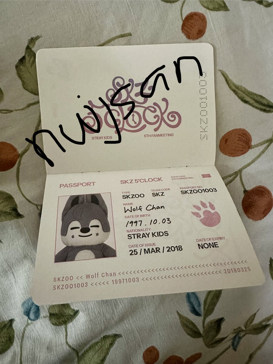 nwjsan's tweet photo. #pasarskz #pasarskzmy 
Sorry for tagging unrelated things

If anybody saw my plush at bus station at melaka sentral or in maraliner bus please contact me. Because I already go back to the place but it was lost already. https://t.co/QdAD6a4nwT