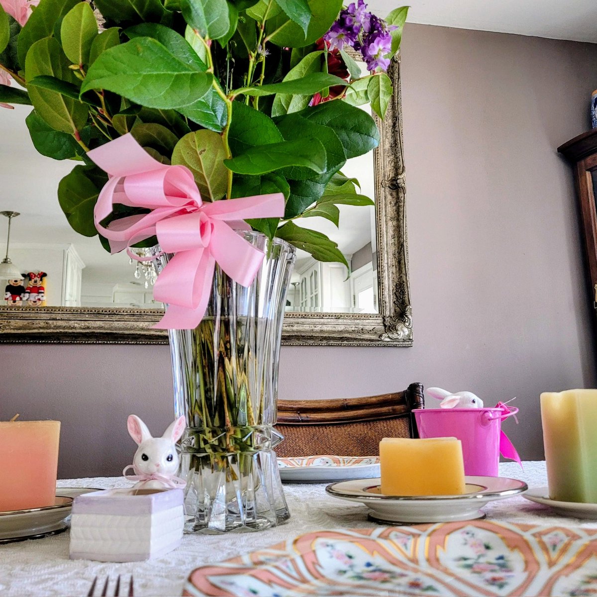 Easter Pasover Tablescape 💚🌺 
Happy Spring, all!