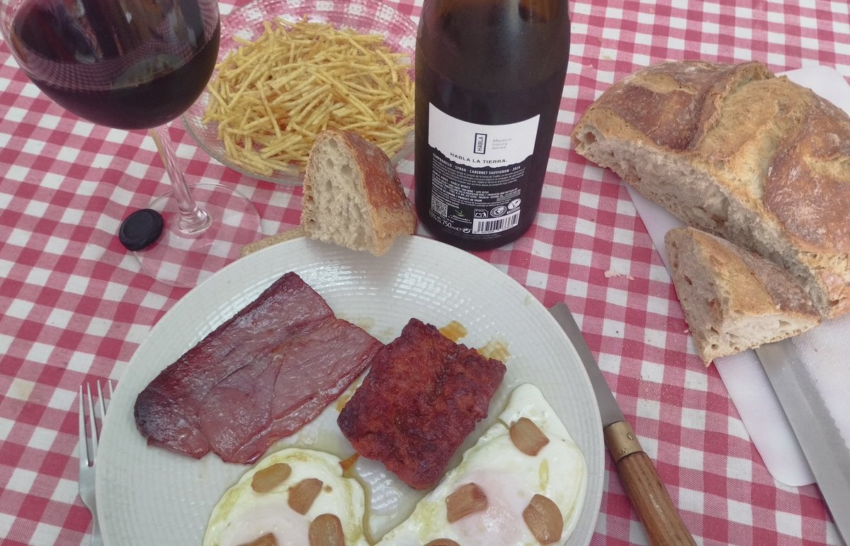 manquilefs's tweet photo. #VivirEnZamora
Hoy domingo no podía faltar este #DosyPingada acompañado de un tinto #hablalatierra @AjosCuelga @VinosHabla @yendoporlavida @garbanfuco @Saboreandolavid @tierradesabor @JamonMelquiades https://t.co/j9NJ8qUM0u