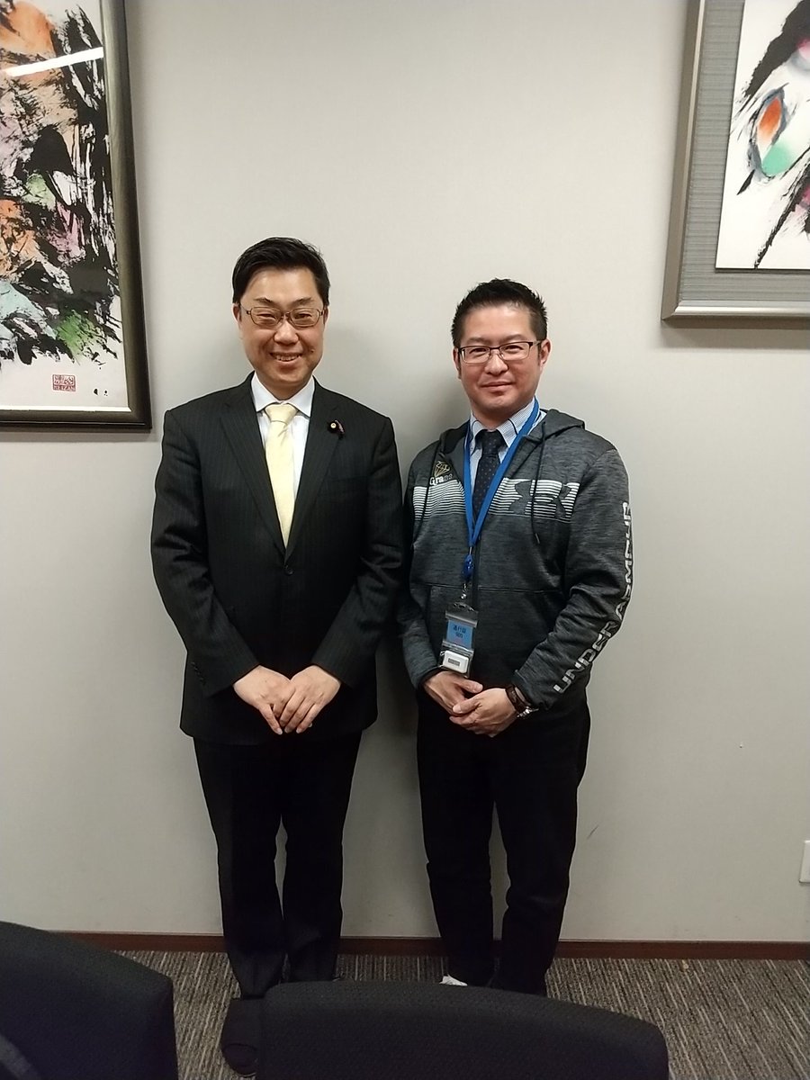 西村直之先生にナフサの供給減・価格高騰の現状を伺いました。
昨日、提出した令和8年度予算案に対する修正案に、「ナフサの供給減・価格高騰を受けた医療機関支援」を盛り込みました。
政府案にも他党案にも無い、私たちだけの「命」と「暮らし」を守り抜くための緊急提案です。
成立を目指します。