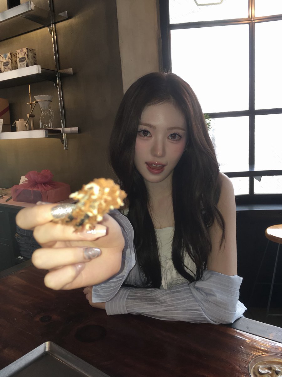 설 tweet media