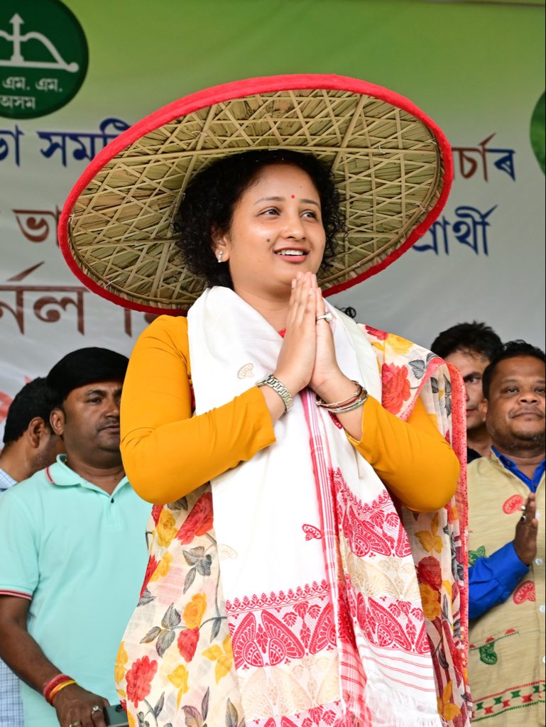 JMMKalpanaSoren's tweet photo. हम आदिवासी हैं और हमें अपने अस्तित्व, अपनी पहचान और अपनी संस्कृति पर गर्व है। https://t.co/GtnLLQNvWm