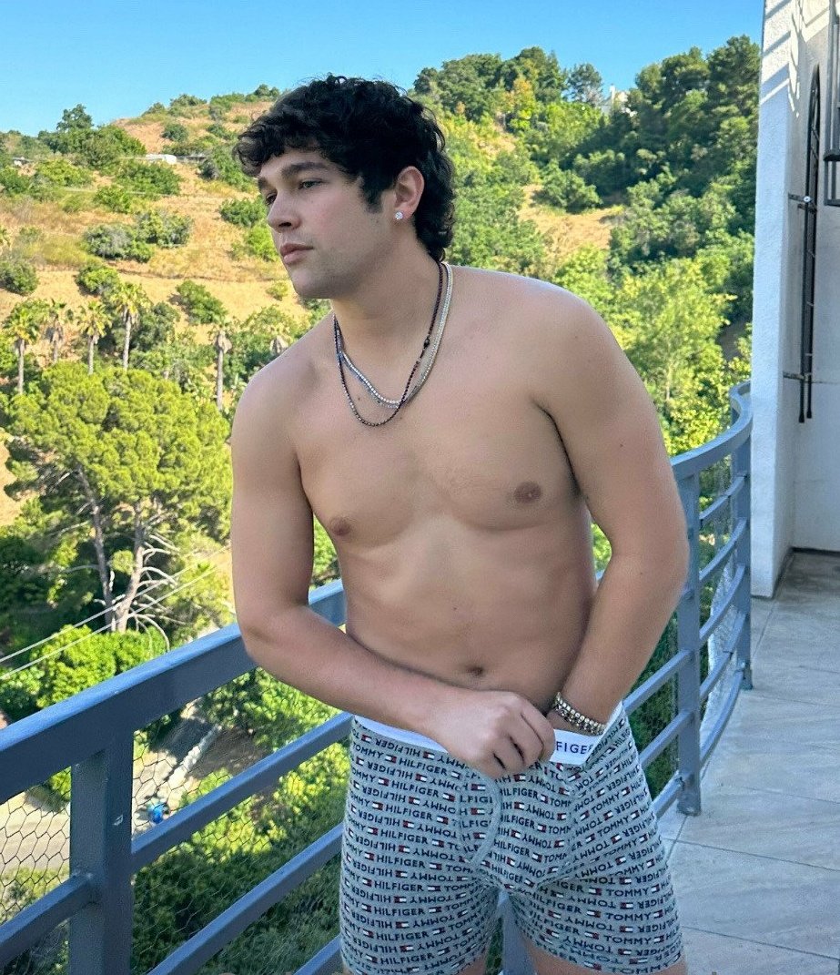 male celebs tweet media