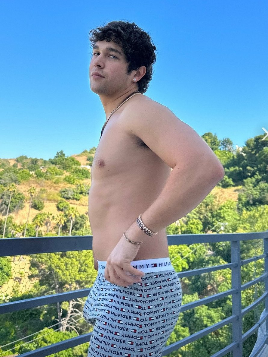 male celebs tweet media