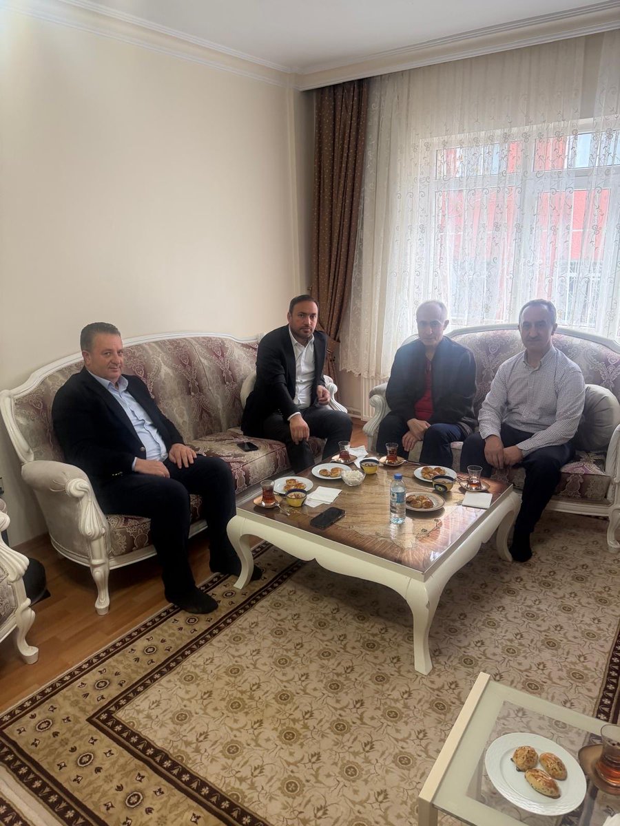 erhansarigol's tweet photo. Rahatsızlık geçiren birlikte mesai yaptığımız Adem Avan abimize geçmiş olsun ziyaretinde bulunduk.

Rabbim şifa versin. https://t.co/b9Ja0Cimhs