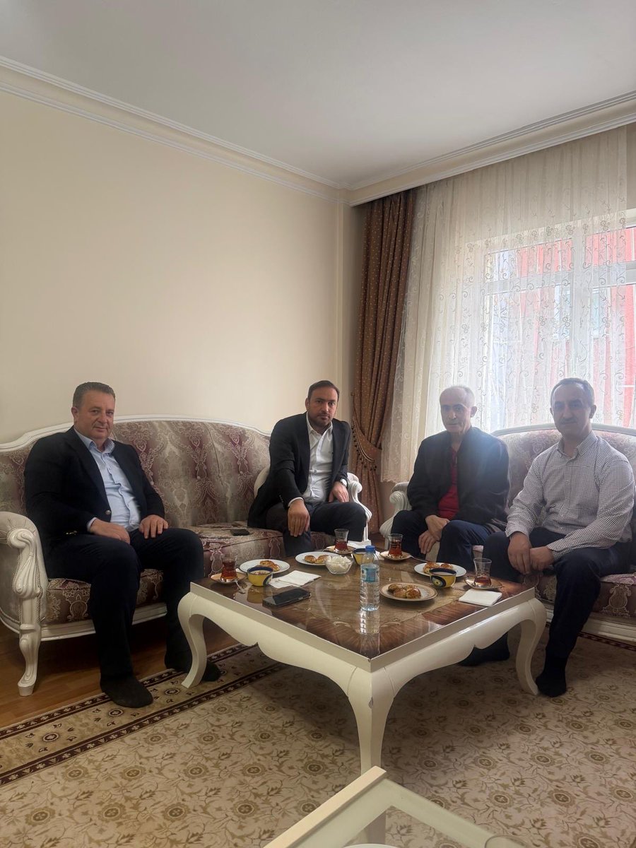 erhansarigol's tweet photo. Rahatsızlık geçiren birlikte mesai yaptığımız Adem Avan abimize geçmiş olsun ziyaretinde bulunduk.

Rabbim şifa versin. https://t.co/b9Ja0Cimhs