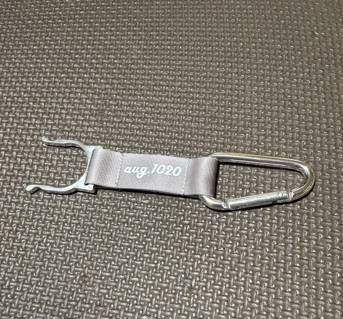 masa_75801's tweet image. ほんとは応援の意味を込めてCD買おうかと思ったんだけど再生機器がもう家に無い…ということでペットボトルホルダーを💦💦

5月に栄で音楽フェスにあるみたいなのでそこでの水分補給に活躍してもらう⭐️

#aug.1020