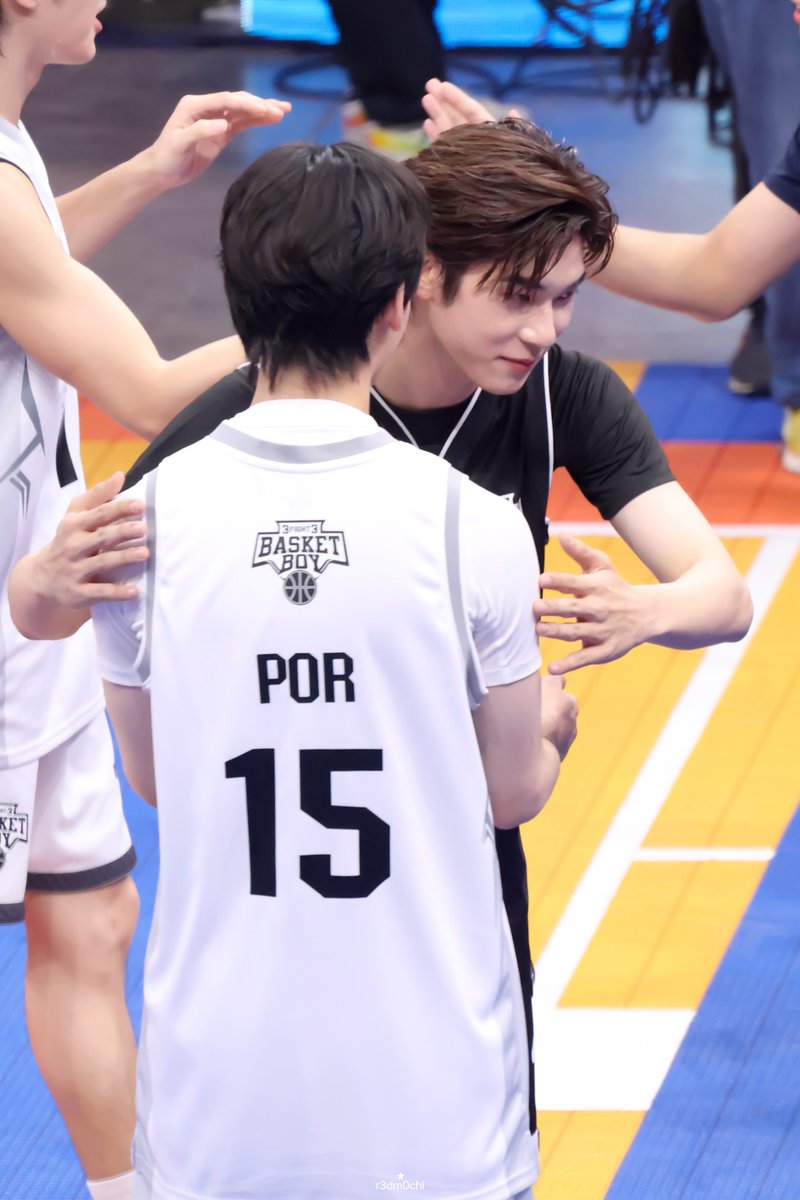 nongred🫕* tweet media