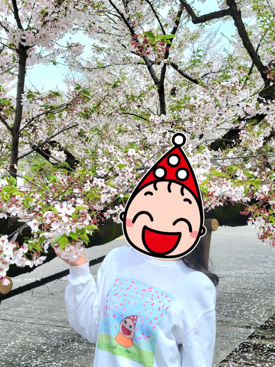 こんばんは！🌝
桜を見てから、渋谷○○書店へ📚✨
たくさんお話もできてあっという間…🌃✨

お店番をしながら、ちょこっとお絵かき✍️

雲や水溜まりを見て、
いろいろなお話を作る
くるり💡🌸

#キャラクター　#くるり
#イラスト　#即興　
#絵本　#文学フリマ東京　
#シェア型書店　#おやすみなさい