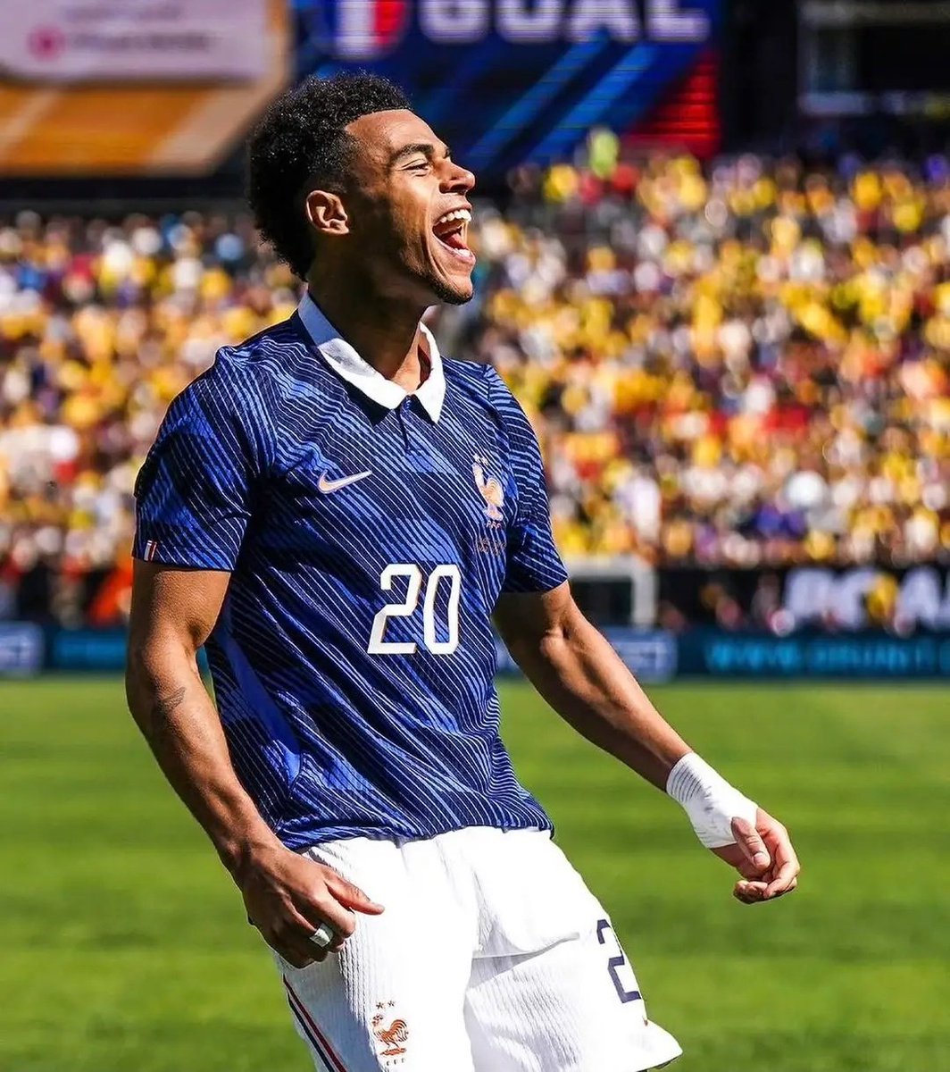 MM_One555's tweet image. Faut pas s'inquiéter sur son cas. On connaît son vrai niveau quand il était Golden Boy, sa finale LDC.

Il nous a rassuré lors de sa prestation en EDF contre la Colombie. Il sait réagir et répondre aux critiques. On peut lui faire confiance...