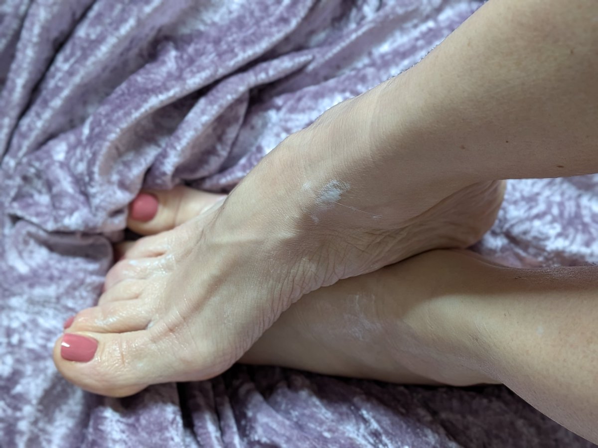 Mistresole21552's tweet photo. @FeetFinder Happy Easter 😘 https://t.co/CC9pSWbom0