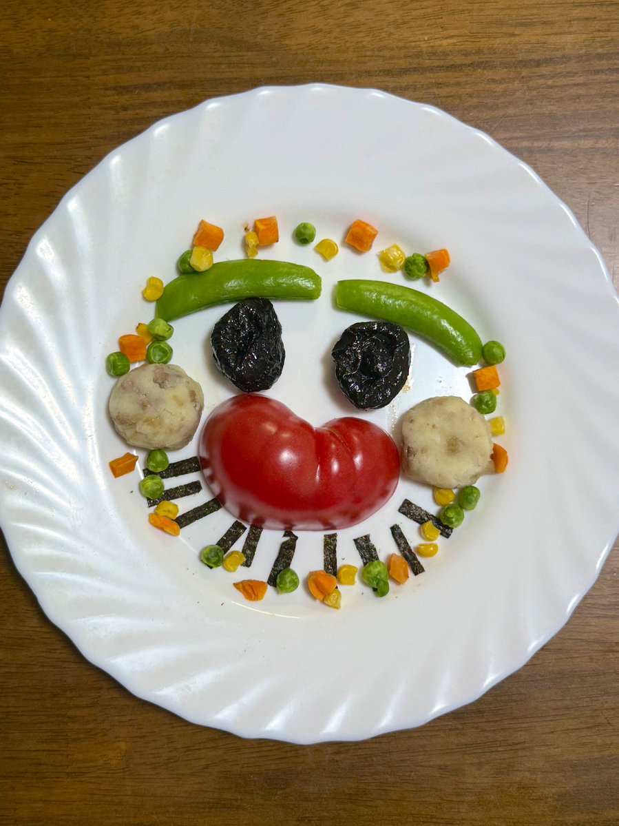 吉田家、本日誕生日メンバーがいるため宴会
おかん作の誕生日プレートのクセが強すぎる