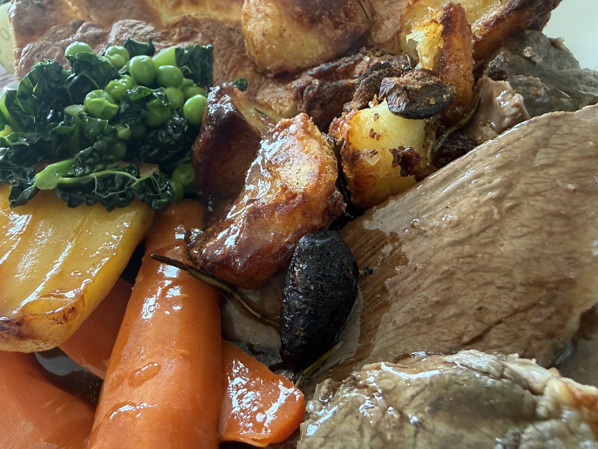 mRr3b00t tweet media