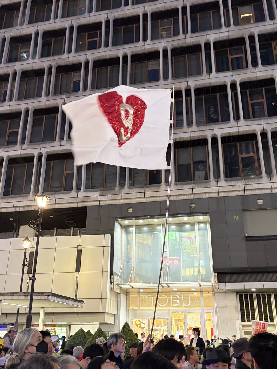 よんたん tweet media