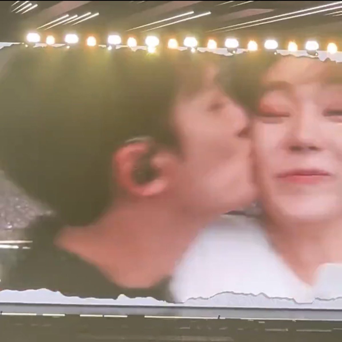 tia ᶻ 𝗓 𐰁 tweet media