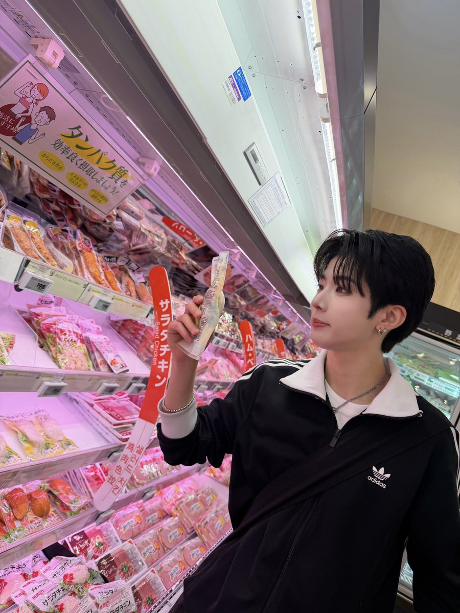 ADAP_offcl's tweet image. 👀🛒

#ADAP #에이댑
#준석 #JUNSEOK 
#ALL_DREAMS_ARE_POSSIBLE