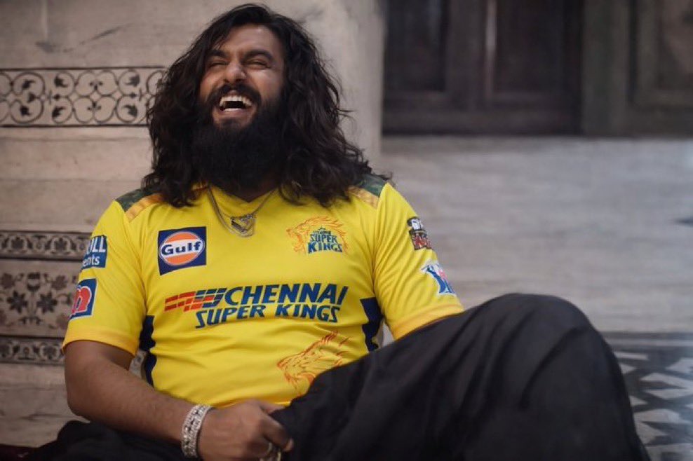 james bond🦁 tweet media