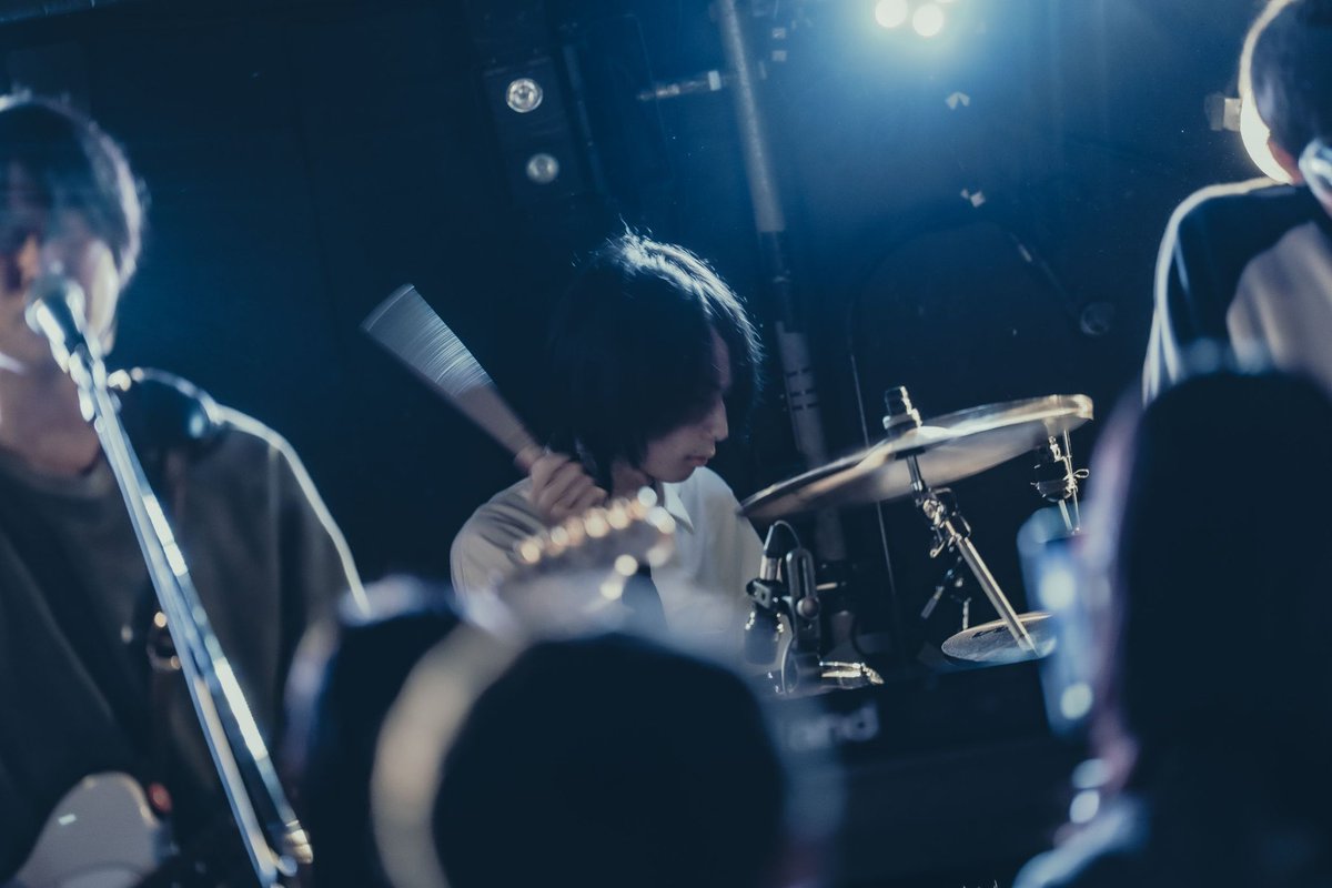 minatologica's tweet photo. 2026.04.05（日）
シン・ロック列島
@下北沢DaisyBar

1. 5番線
2. 蒼い春
3. 風をきって
4. これまでのこと
5. またね。
6. ロックスター

30分間僕らを選んでいただき
ありがとうございました！！

初めての方にもたくさん来ていただき
嬉しかった〜

📸@su_su_yls https://t.co/Kb3XiL3s31