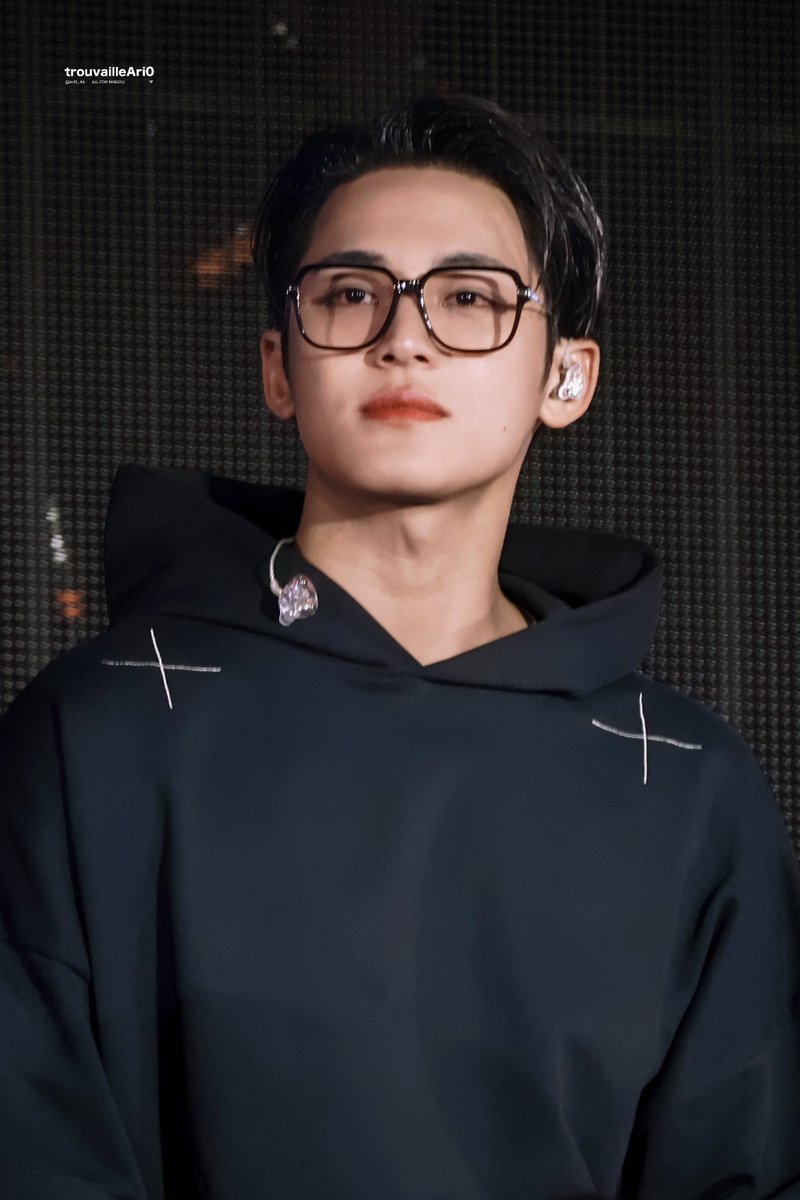 trouvailleAri0 tweet media