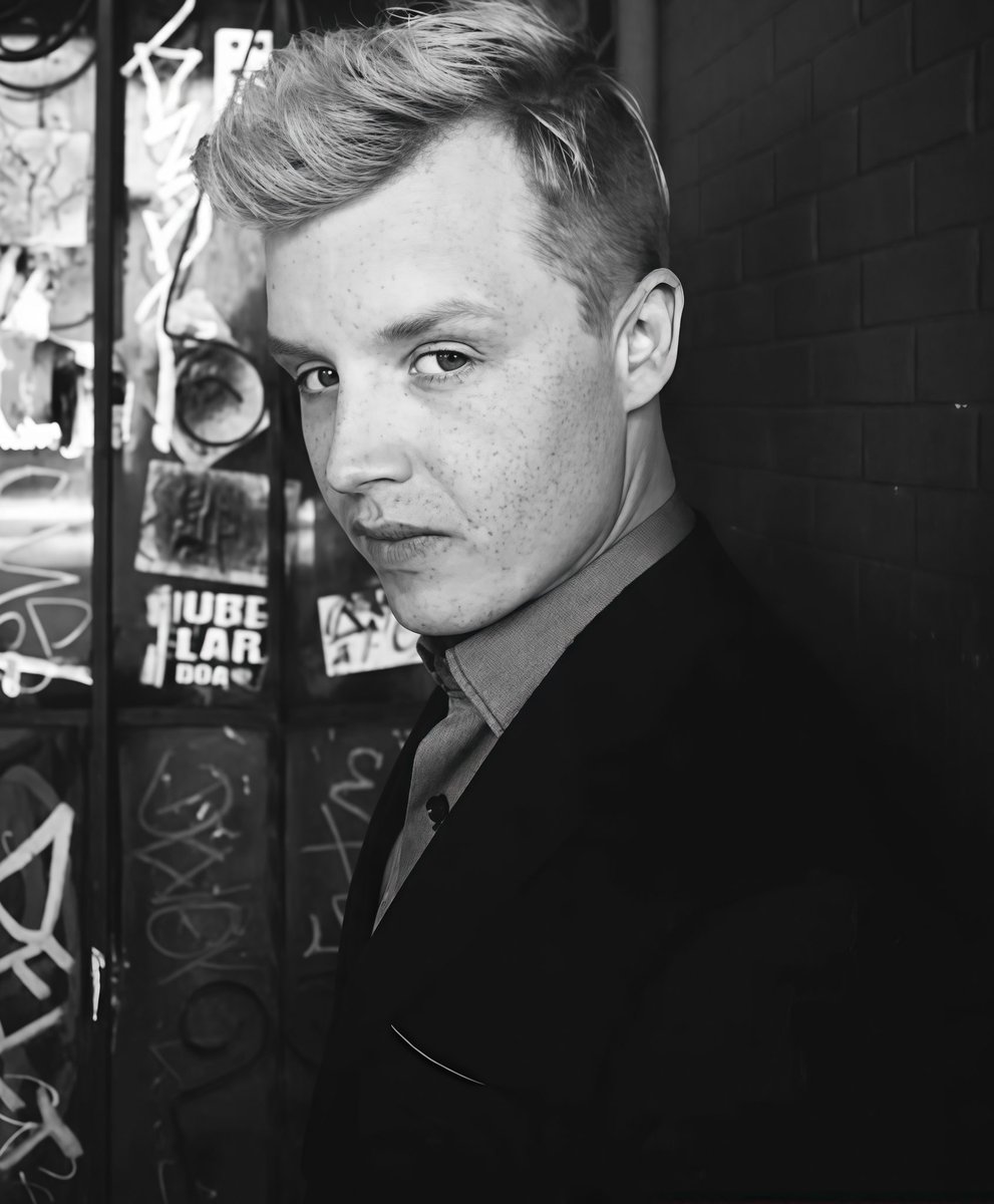 hourly noel fisher tweet media