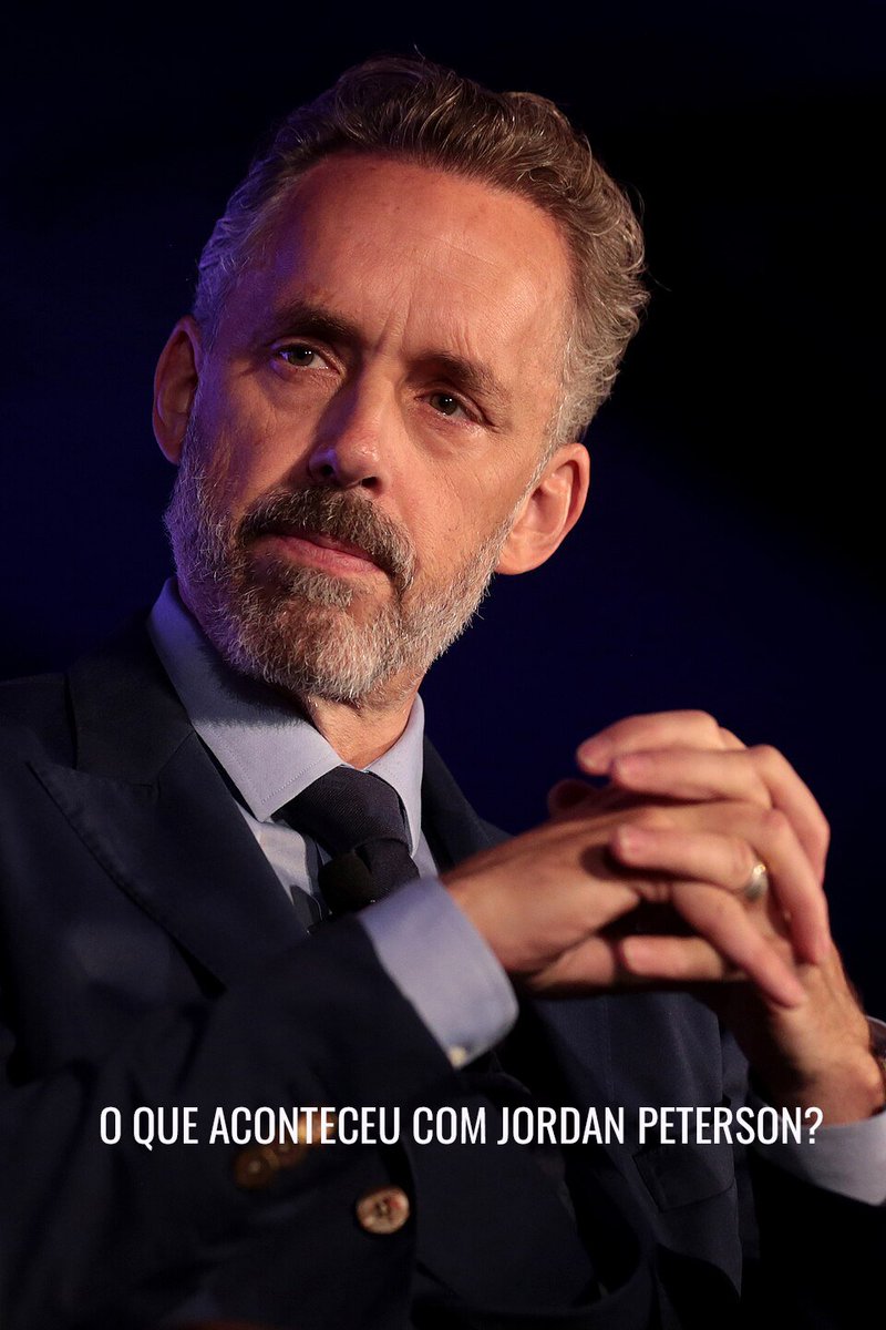 lucianopires's tweet photo. O que aconteceu com Jordan Peterson?
Ele construiu a própria voz dizendo algo que ninguém quer ouvir, mas todo mundo precisa: encare o caos, assuma responsabilidade, ponha a vida em ordem. Um manual de sobrevivência. Funcionou para milhões, até o dia em que deixou de funcionar para ele.
Em 2019, a conta começou a chegar. Pressão absurda, agenda impossível, a mulher lutando contra um câncer agressivo. No meio disso, um remédio prescrito para segurar a ansiedade, benzodiazepínico. Aquela ajudinha química que acalma hoje e cobra amanhã. O organismo cobrou. Alto.

A tentativa de parar detonou uma crise neurológica brutal, com um colapso físico. O homem que explicava o sofrimento mergulhou nele de cabeça. Foi para a Rússia, submeter-se a coma induzido na tentativa de um " rset" do sistema nervoso. Meses para reaprender o básico. Aquela história de “arrume seu quarto” ganhou outra dimensão.

Entre 2020 e 2022, reapareceu mais lento, mais cuidadoso. Reconstruiu a presença, escreveu, falou, retomou o jogo. Parecia uma volta por cima. Mas o corpo não negocia.

Em 2025, um episódio banal. Mofo invisível ao limpar uma casa o levou a uma síndrome inflamatória grave, que virou pneumonia, depois sepse. UTI, silêncio, semanas sem conseguir falar com a própria família. Quase morte, literalmente.

Hoje, Peterson segue em recuperação. Continua produzindo, continua falando, mas com outro ritmo. Outro peso. Outra consciência.

A história de Jordan Peterson é sobre limites. Sobre o ponto em que a ideia mais bem construída bate na parede da biologia. Não adianta ter o mapa perfeito se o motor falha.
Peterson passou anos dizendo que carregar o peso da existência dá sentido à vida. A realidade respondeu com um peso bruto, sem sentido, sem metáfora, sem lição pronta.

Ele não saiu ileso, mas saiu vivo. Sorte nossa.
O mundo não precisa só de quem explica o sofrimento, precisa de quem continua falando apesar dele.

Força,  @jordanbpeterson