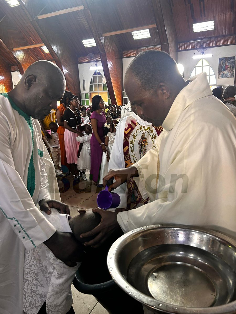 radio_balafon's tweet image. 🔴 𝗦𝗔𝗖𝗥𝗘𝗠𝗘𝗡𝗧 𝗗𝗘 𝗕𝗔𝗣𝗧𝗘̂𝗠𝗘 ✨

💧 Un moment fort de grâce et d’engagement dans la vie chrétienne.

#Bapteme #Foi #Eglise #MesseDePaques #Paques2026 #Cameroun #BalafonTV #BalafonMedia