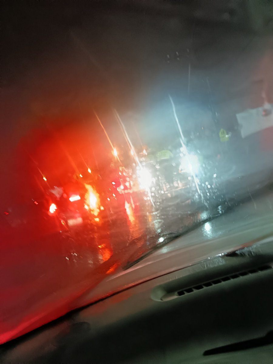 shimuy84's tweet photo. @Solitario_jimny @ATMGuayaquil @ATM_Transito @CTEcuador @EmergenciasEc Este es un carro de urvaseo tbn tiene esas luces https://t.co/x5vSKrUMKf