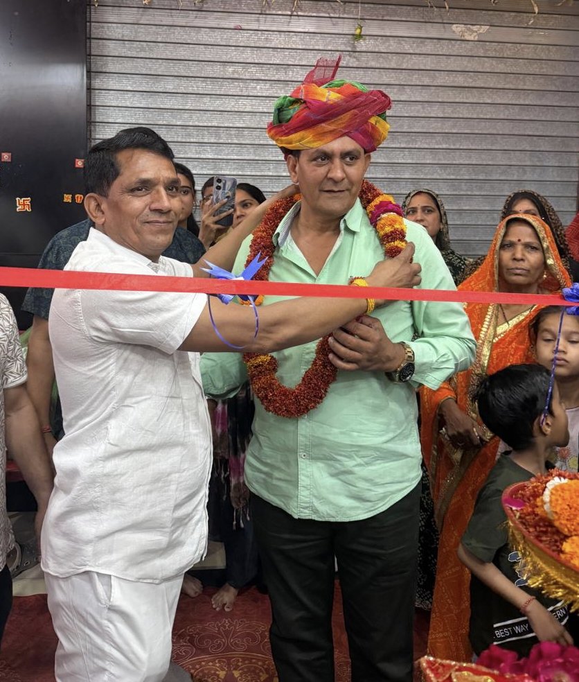 ramlalsharmabjp's tweet image. 📍 चौमूं 

चौमूं स्थित नया बाजार में "वेदिका फैंसी स्टोर" का फीता काटकर शुभारंभ किया। अपने इस नवीन प्रतिष्ठान के लिए अलका कुमावत जी को बहुत-बहुत बधाई और शुभकामनाएं। 

मैं आराध्य श्री वीर हनुमान जी से आपके और आपके प्रतिष्ठान के उज्जवल भविष्य की कामना करता हूं।

#Congratulations