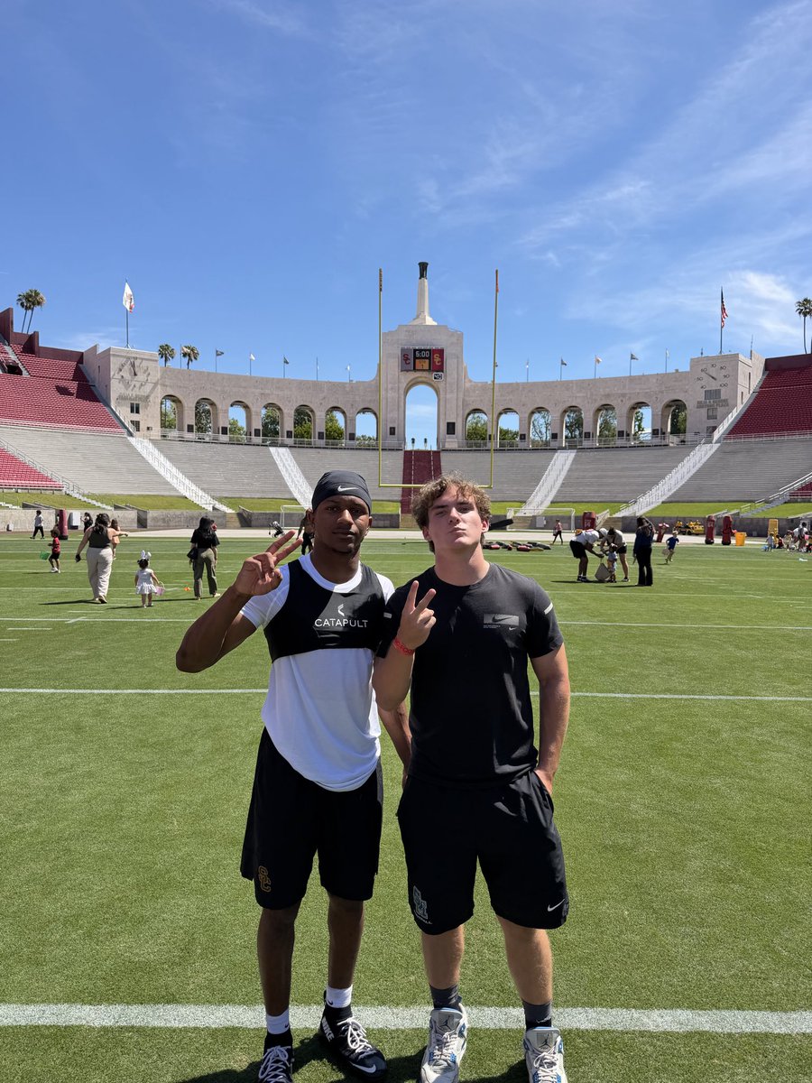 Sebwatty's tweet photo. Thankful for a great day @uscfb Got to spend some time with a few of my teammates from @SMCHS_Football @Motekatoanga and @JaydenCrowder_ Appreciate the opportunity to see the program up close and personal and am looking forward to visiting again soon with @CoachEkeler ✌🏼✌🏼✌🏼 https://t.co/ZB4yAyclSz