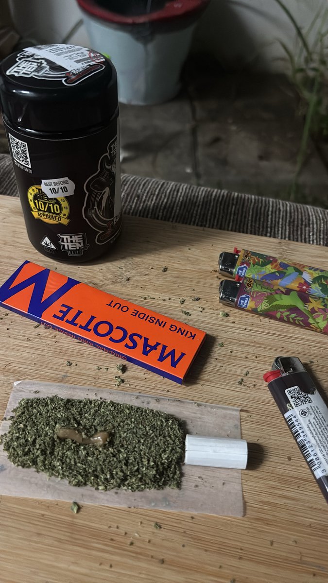 SirZoot420's tweet photo. bedtime joint #weed https://t.co/hIFxYiFRnP